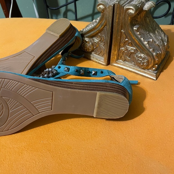 Shoes - Picture 4 of 4